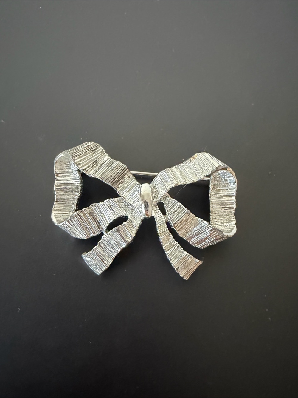 Sarah Coventry Canada Vintage Silver Ribbon Bow Brooch Pin
